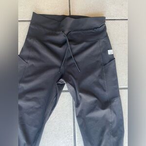 Vuori black daily pocket leggings